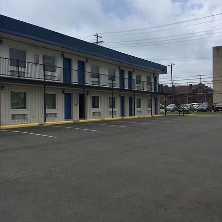 Inn Towne Motel Колумбус Экстерьер фото